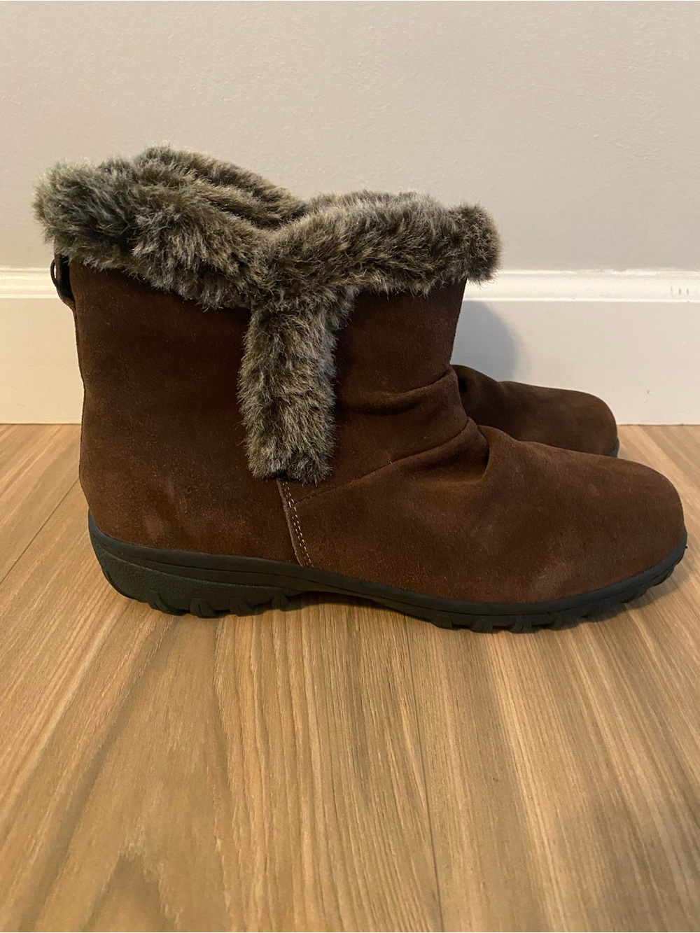 NEW Khombu Women's size 9 Lisa All Weather ankle Boots fur lined water repellent